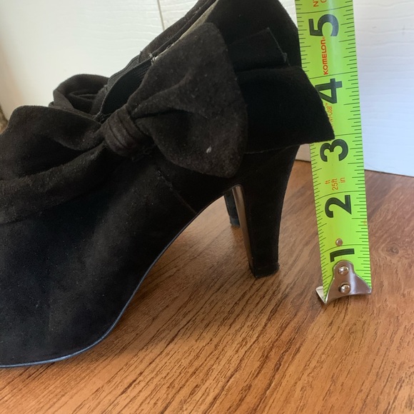 Tahari Greyson Booties Size 7.5 - Picture 5 of 8